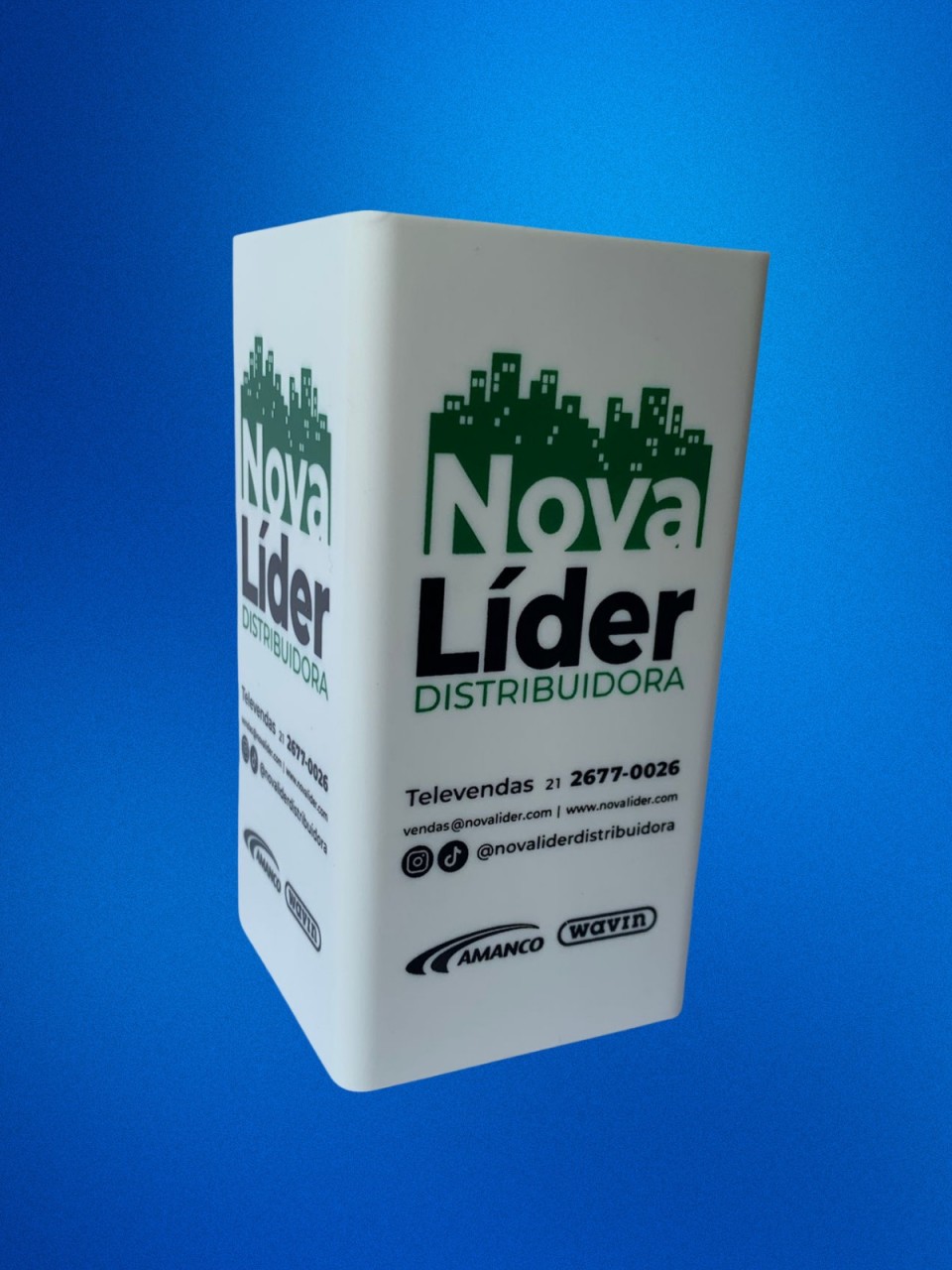 Organize seus materiais com este pr�tico e lindo porta l�pis e canetas!